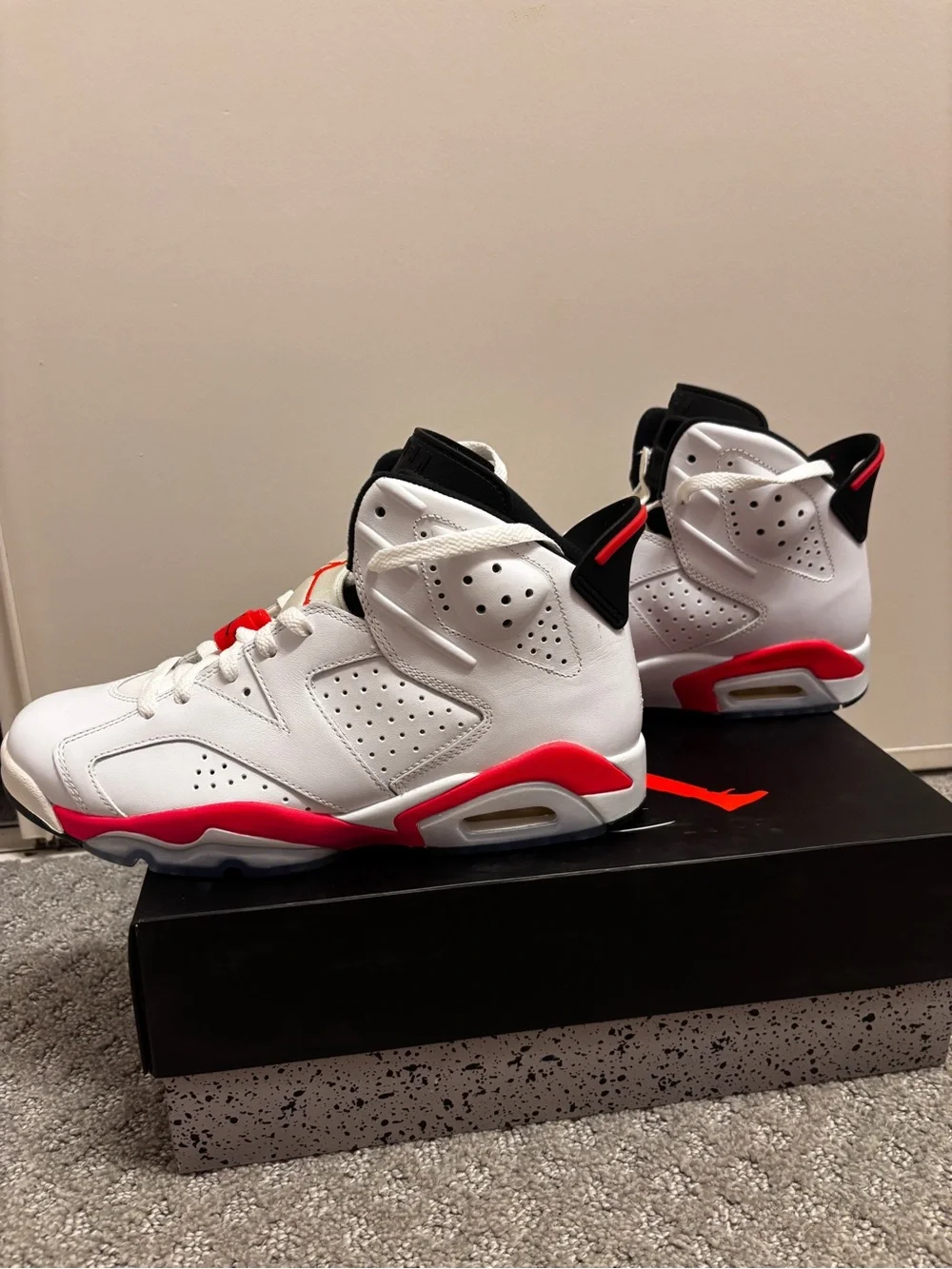 Nike men’s Air Jordan Retro 6 “white infrared” basketball shoes